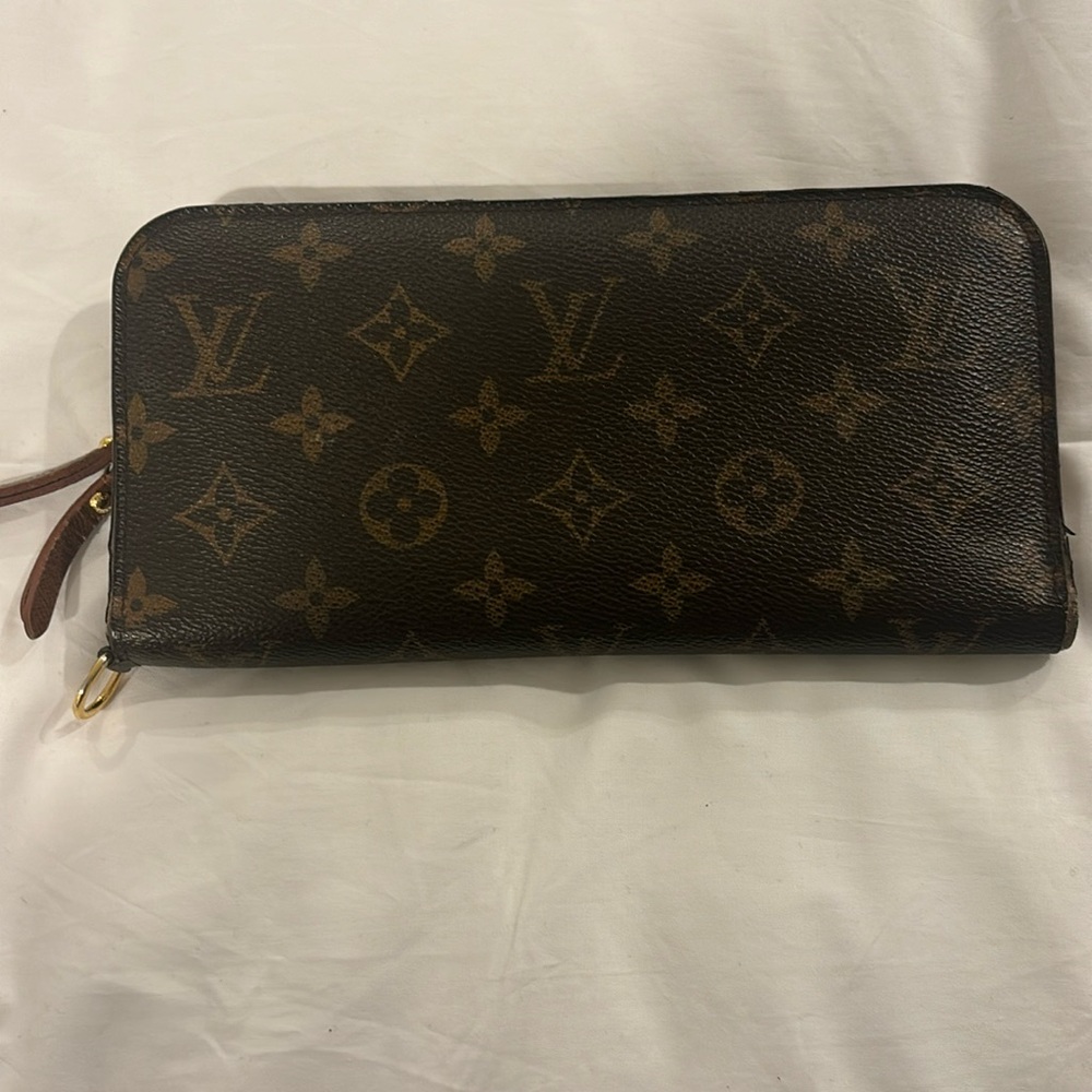 LOUIS VUITTON (AUTHENTIC)
Monogram Wallet